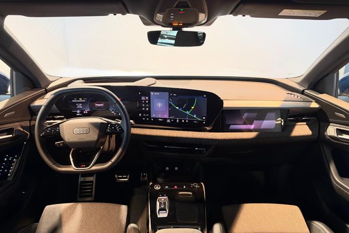 Blå Audi Q6 e-tron fra 2025