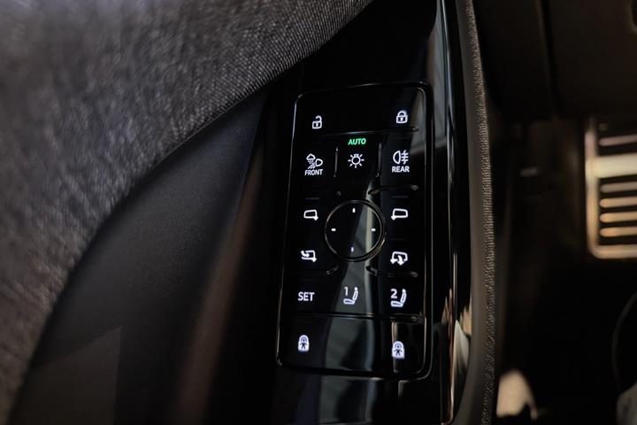 Blå Audi Q6 e-tron fra 2025