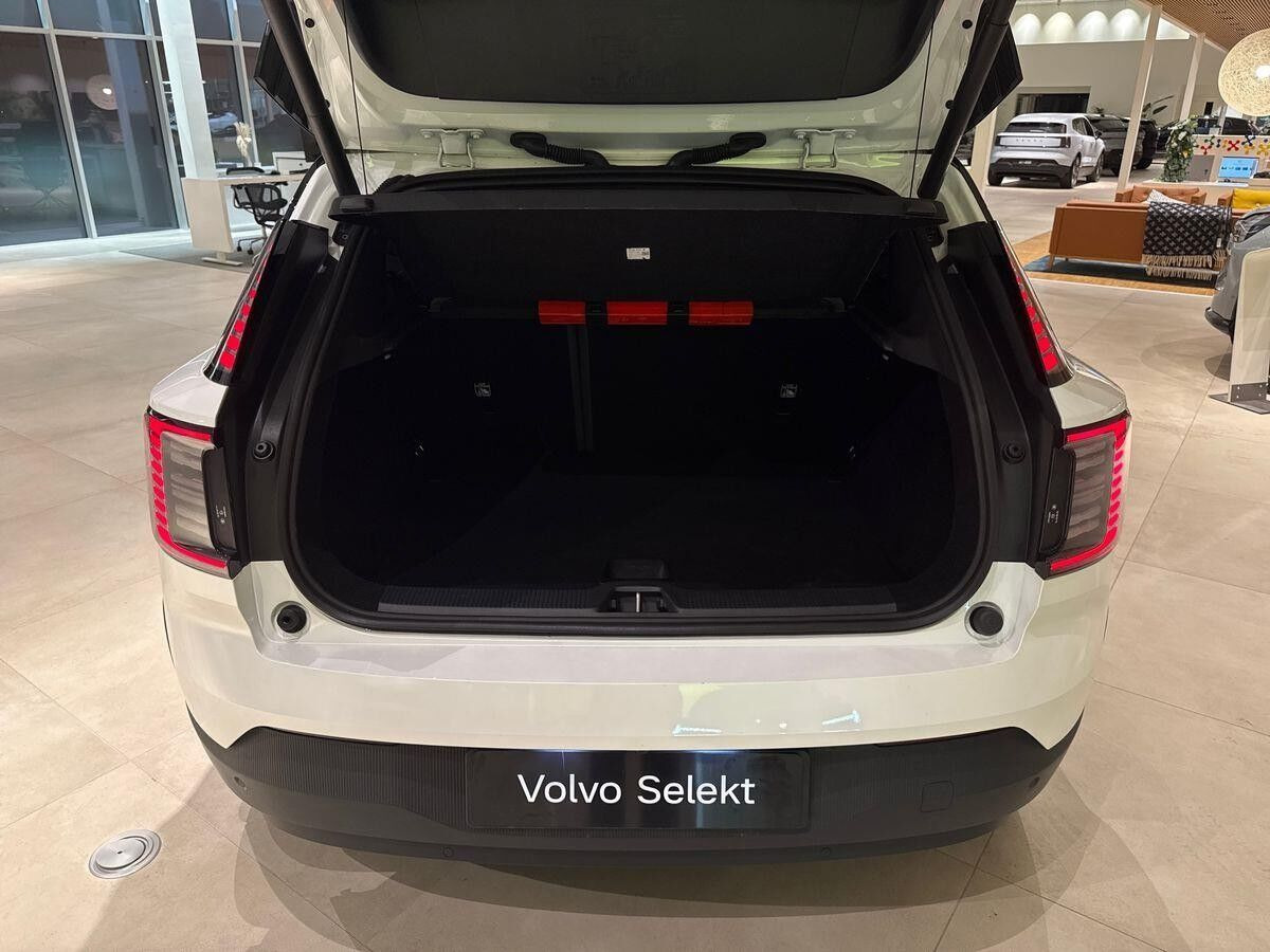 Hvid Volvo EX30 fra 2025