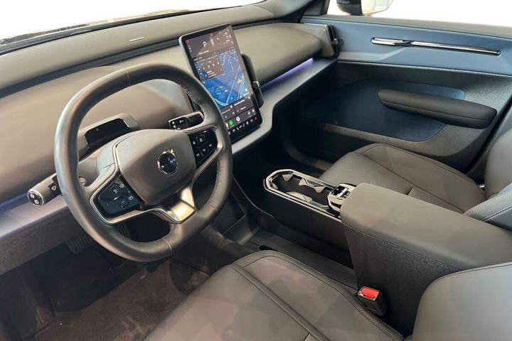 Sort Volvo EX30 fra 2025