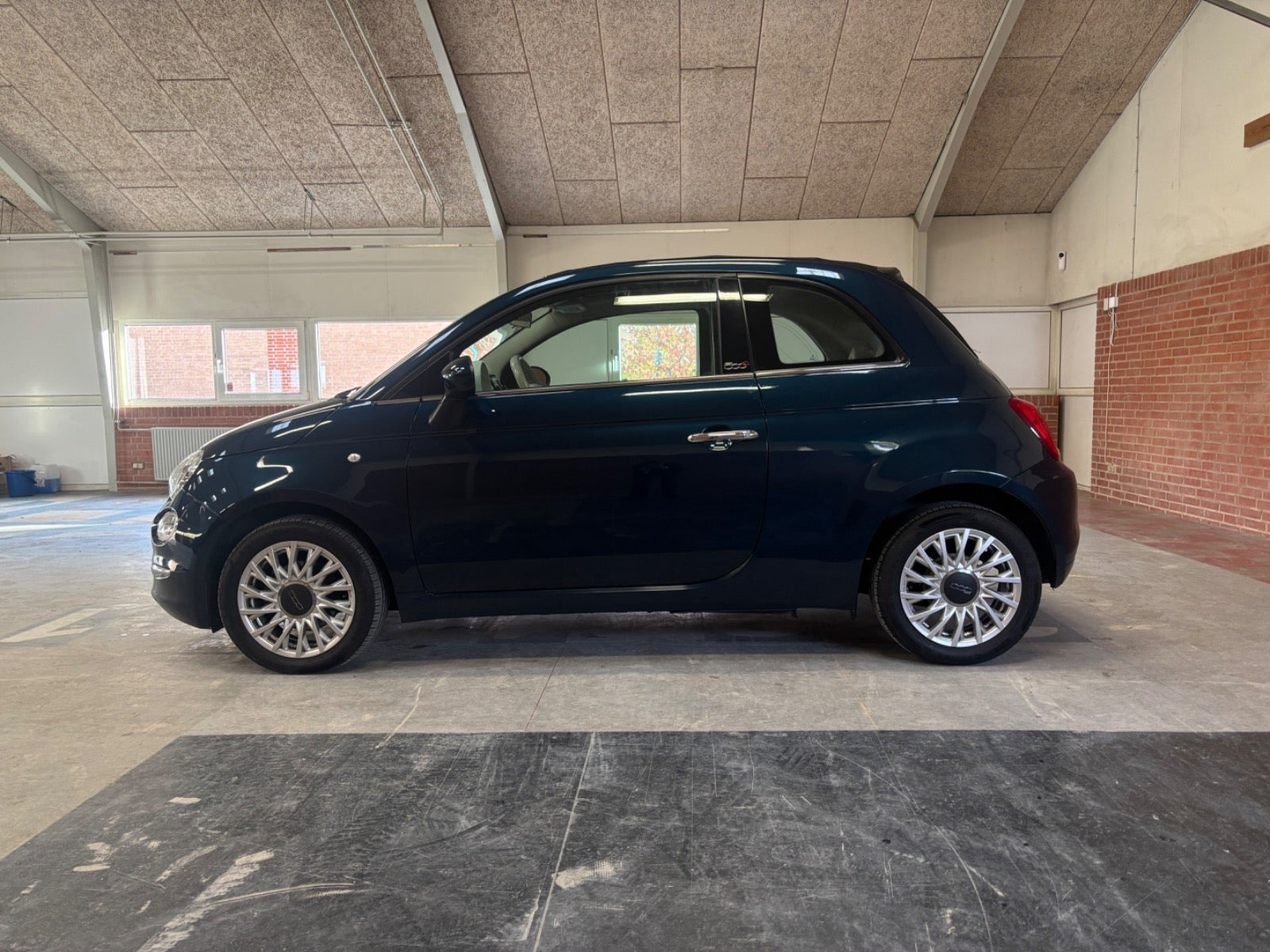 Blå Fiat 500C fra 2015
