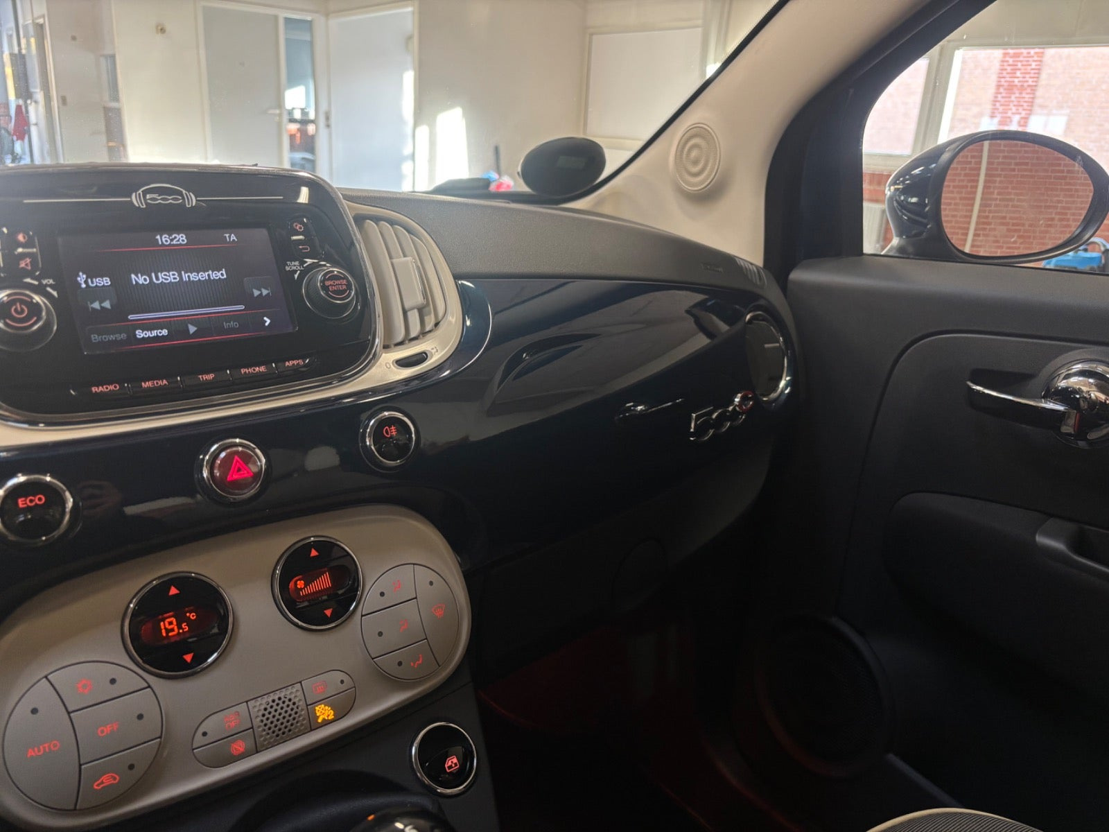 Blå Fiat 500C fra 2015
