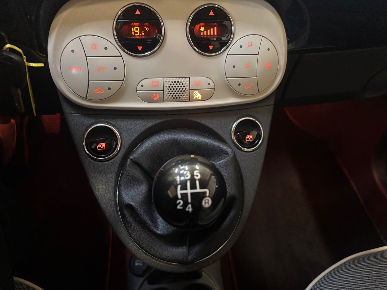 Blå Fiat 500C fra 2015
