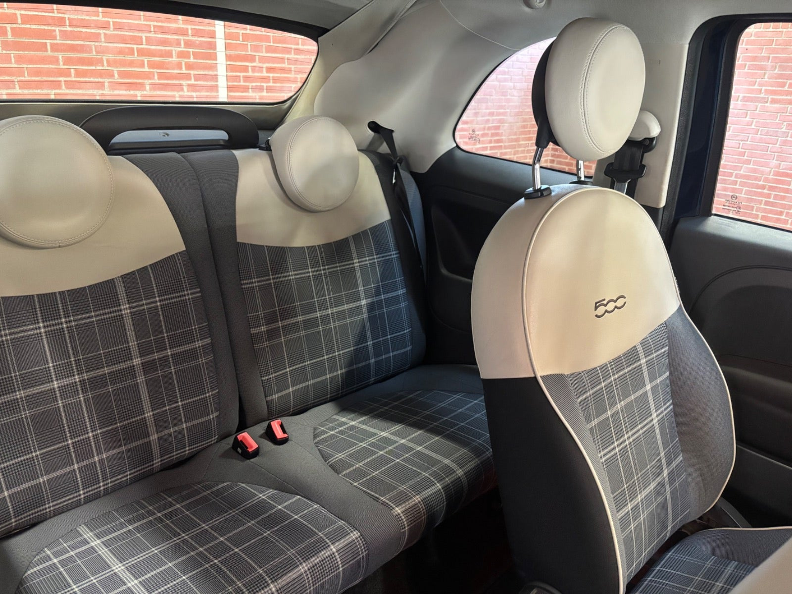 Blå Fiat 500C fra 2015