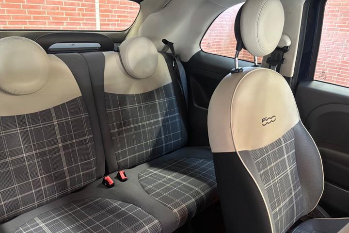 Blå Fiat 500C fra 2015