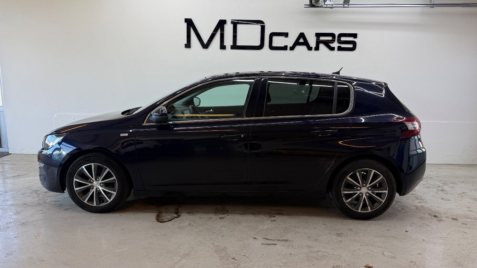 Blå Peugeot 308 fra 2016