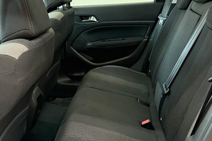 Blå Peugeot 308 fra 2016