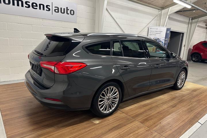 Grå Ford Focus fra 2019