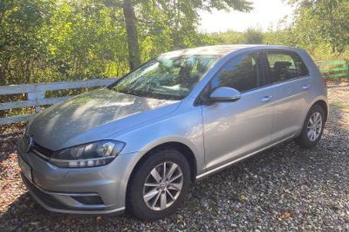 Sølv VW Golf fra 2017