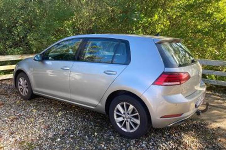 Sølv VW Golf fra 2017