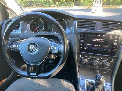 Sølv VW Golf fra 2017
