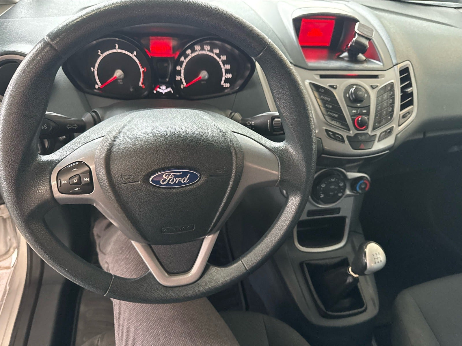 Sølv Ford Fiesta fra 2011
