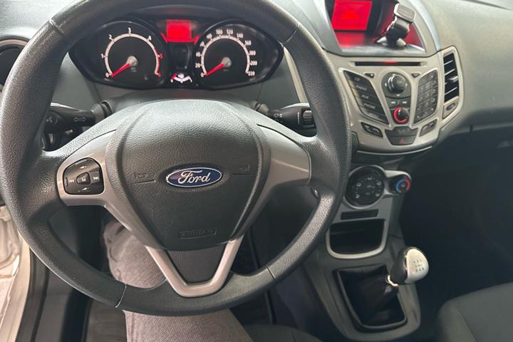 Sølv Ford Fiesta fra 2011