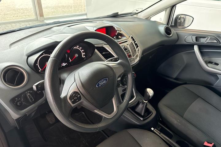 Sølv Ford Fiesta fra 2011