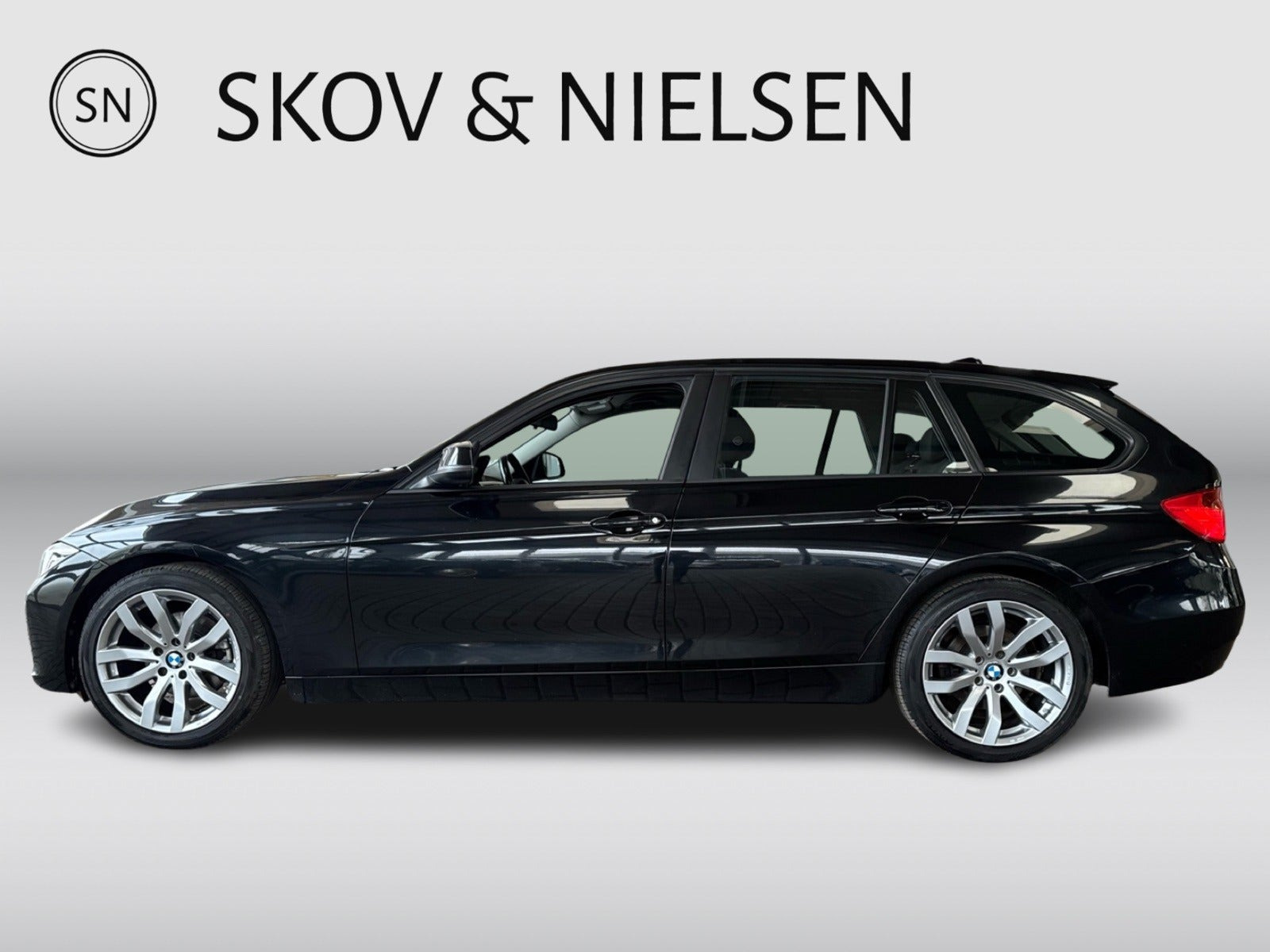 Sort BMW 320d fra 2014