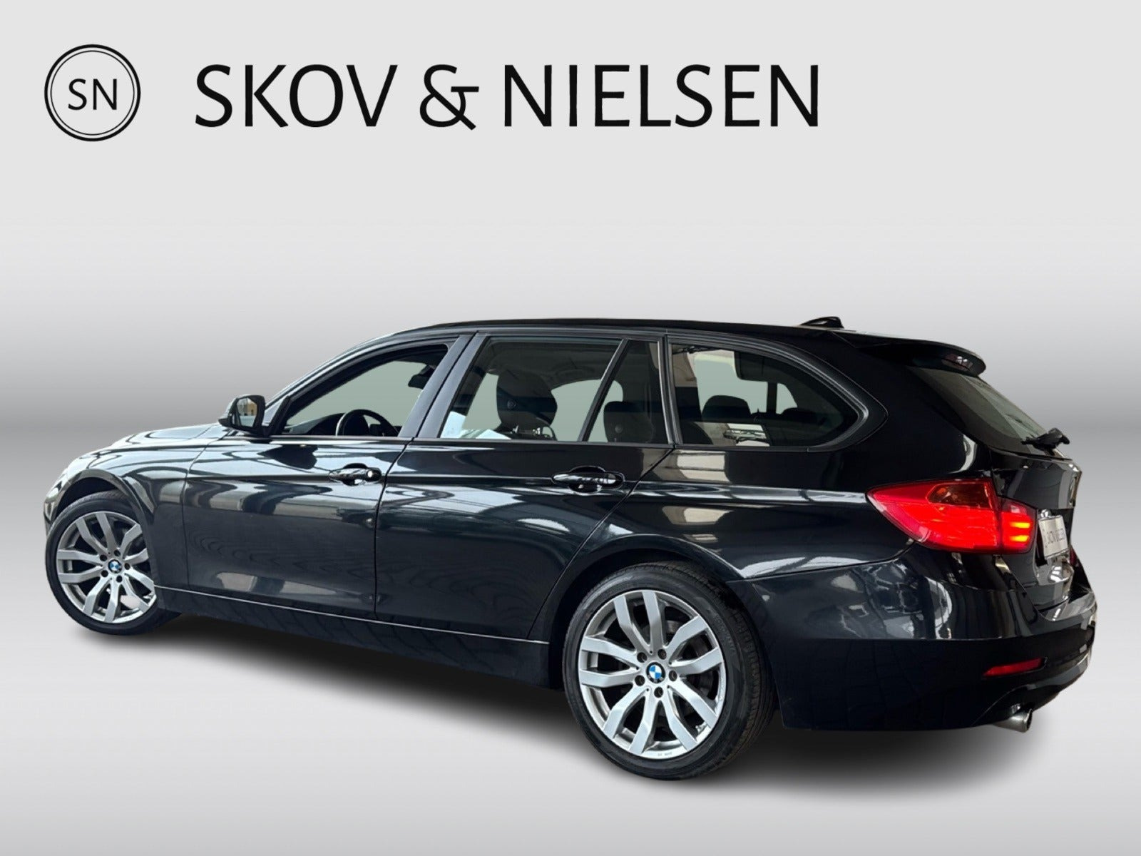 Sort BMW 320d fra 2014