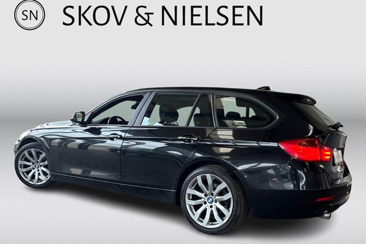 Sort BMW 320d fra 2014