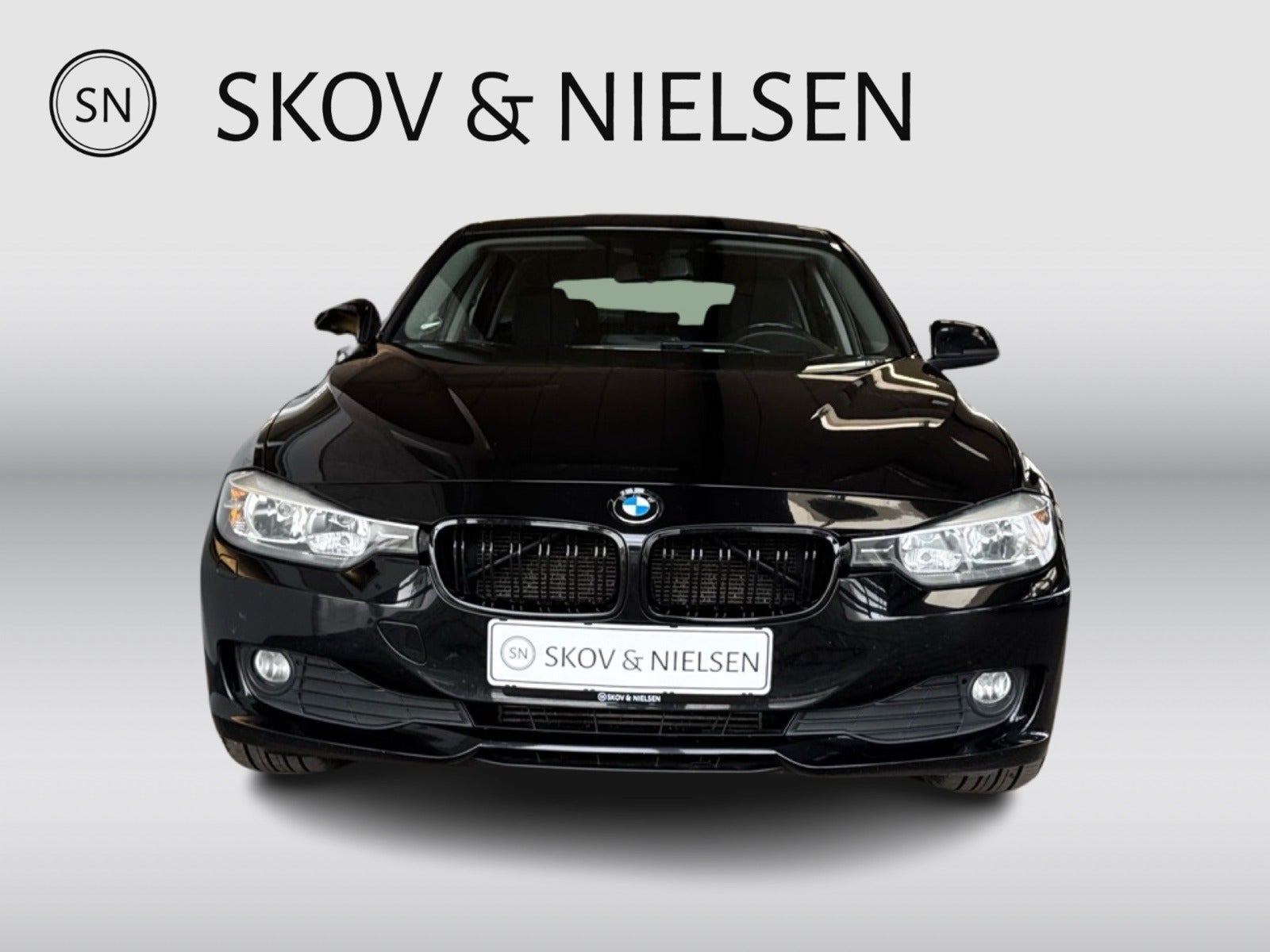 Sort BMW 320d fra 2014