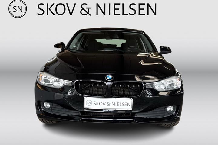 Sort BMW 320d fra 2014