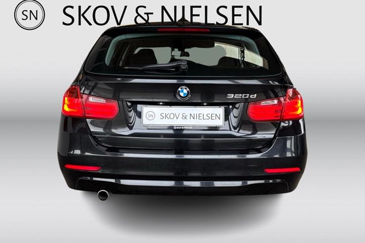 Sort BMW 320d fra 2014