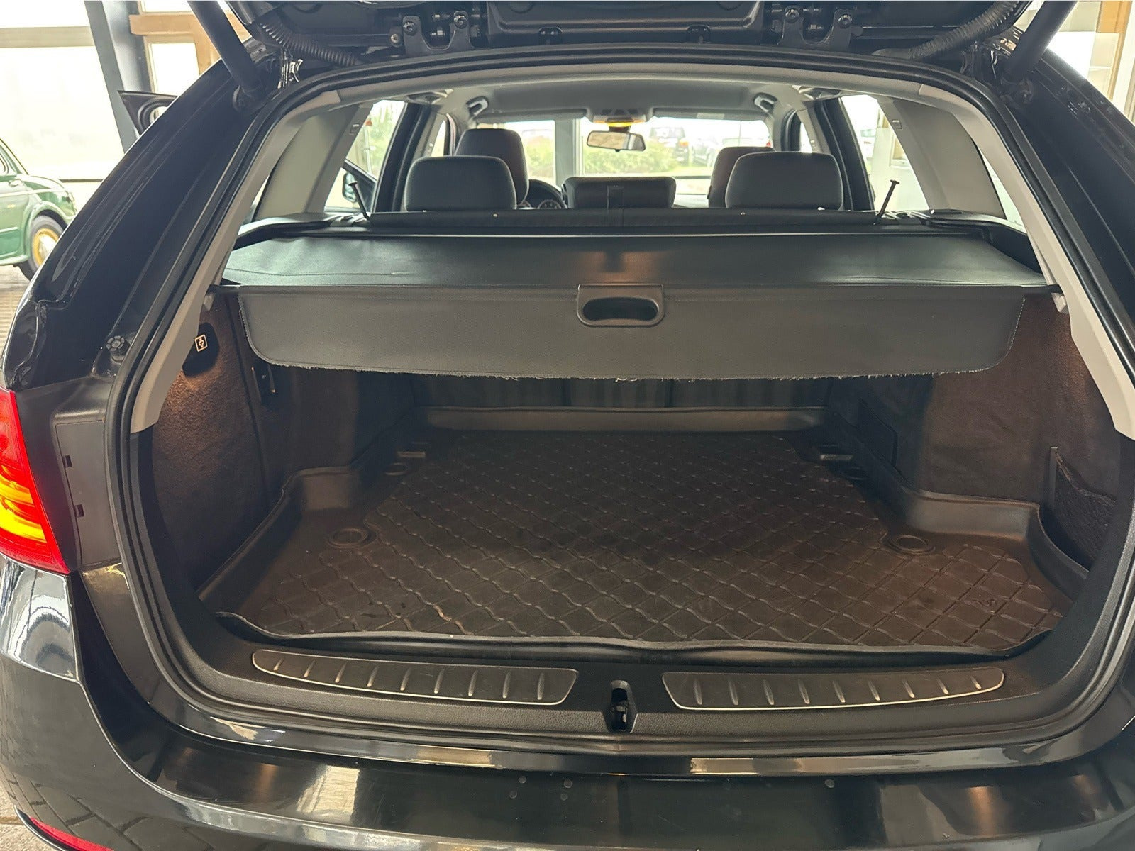 Sort BMW 320d fra 2014
