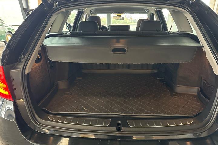 Sort BMW 320d fra 2014