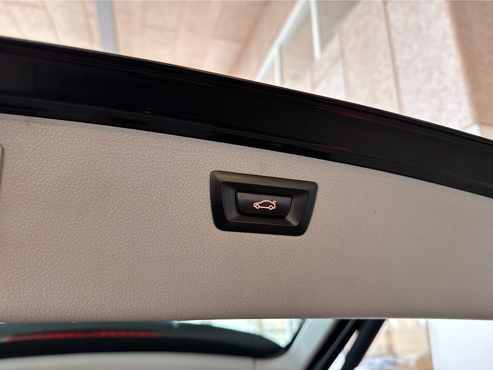 Sort BMW 320d fra 2014