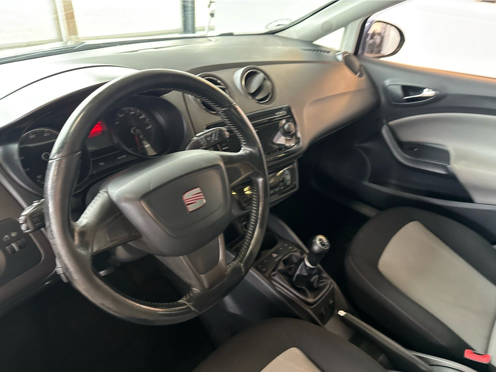 Grå Seat Ibiza fra 2012