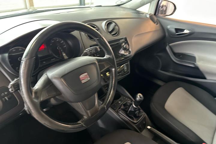 Grå Seat Ibiza fra 2012