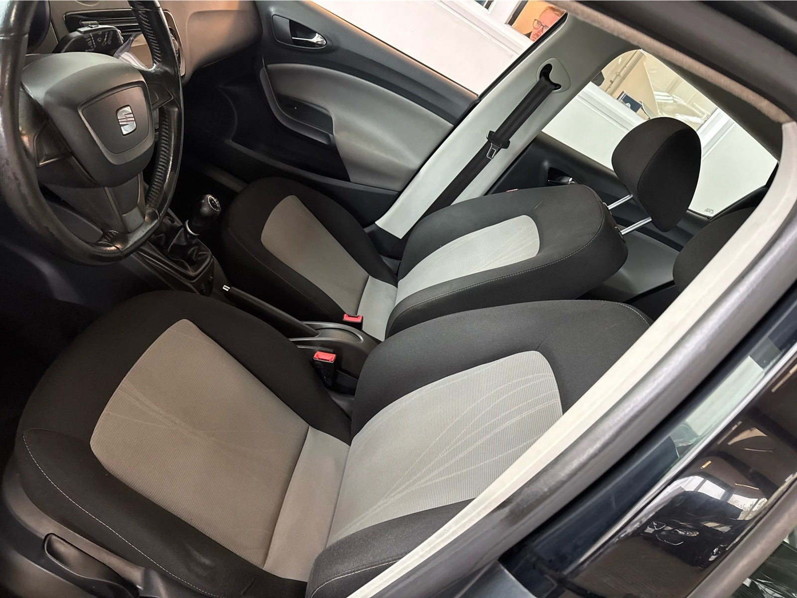 Grå Seat Ibiza fra 2012
