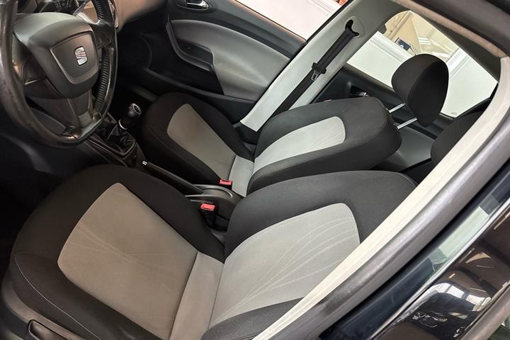 Grå Seat Ibiza fra 2012