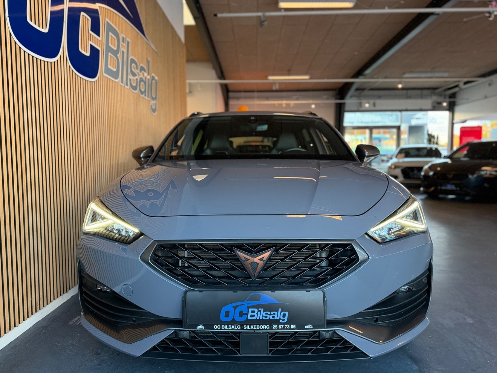 Grå Cupra Leon fra 2021