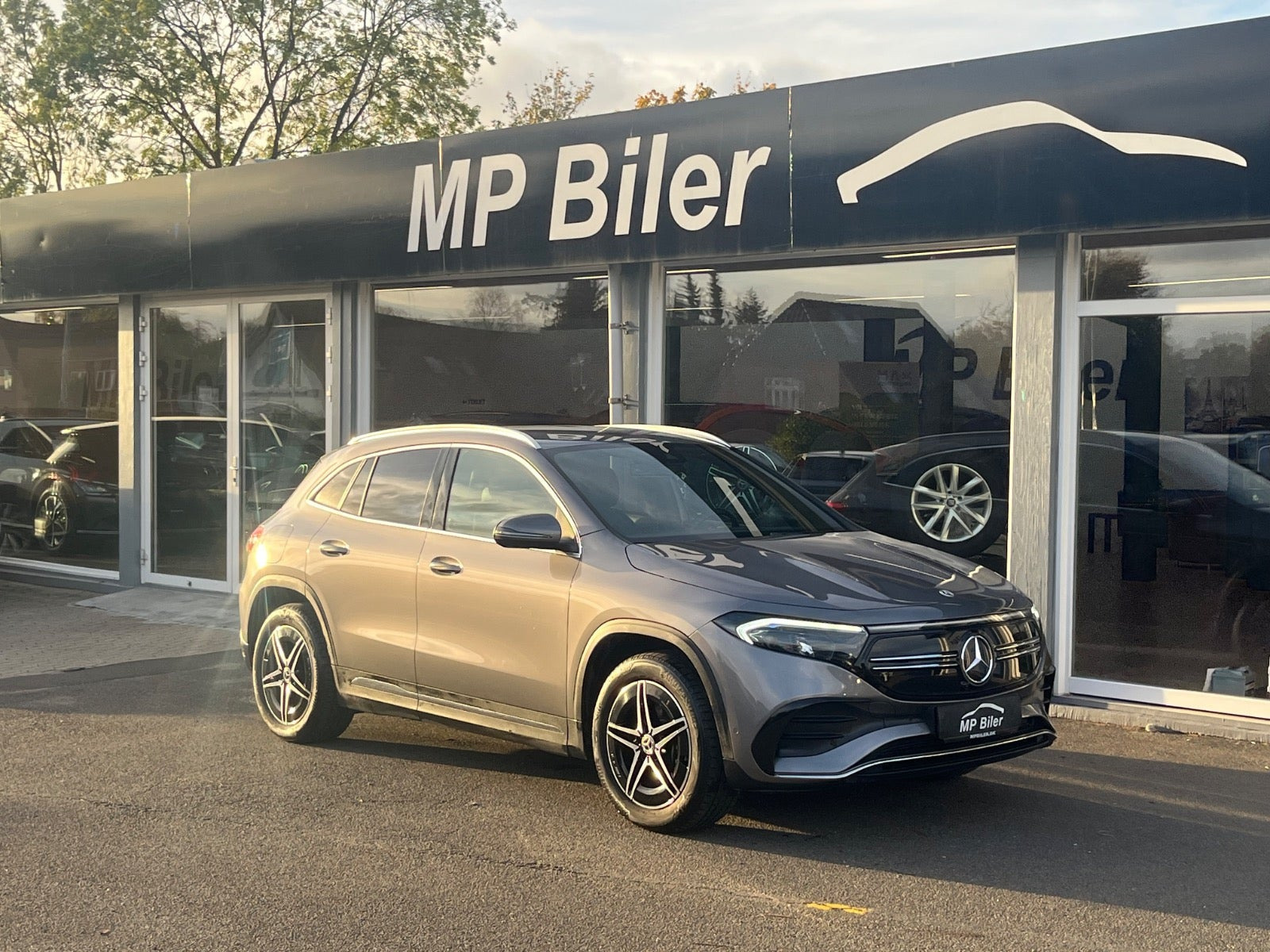 Sølv Mercedes EQA300 fra 2024