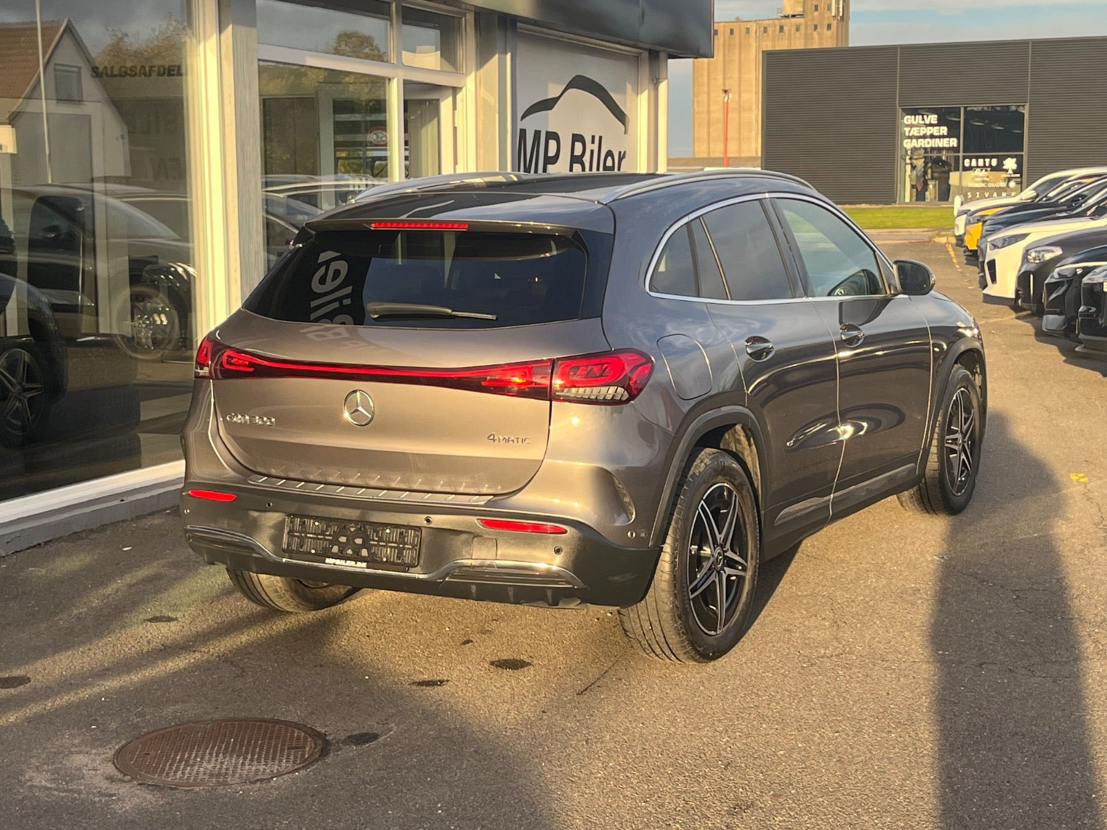 Sølv Mercedes EQA300 fra 2024