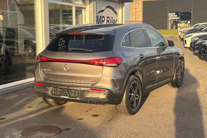 Sølv Mercedes EQA300 fra 2024