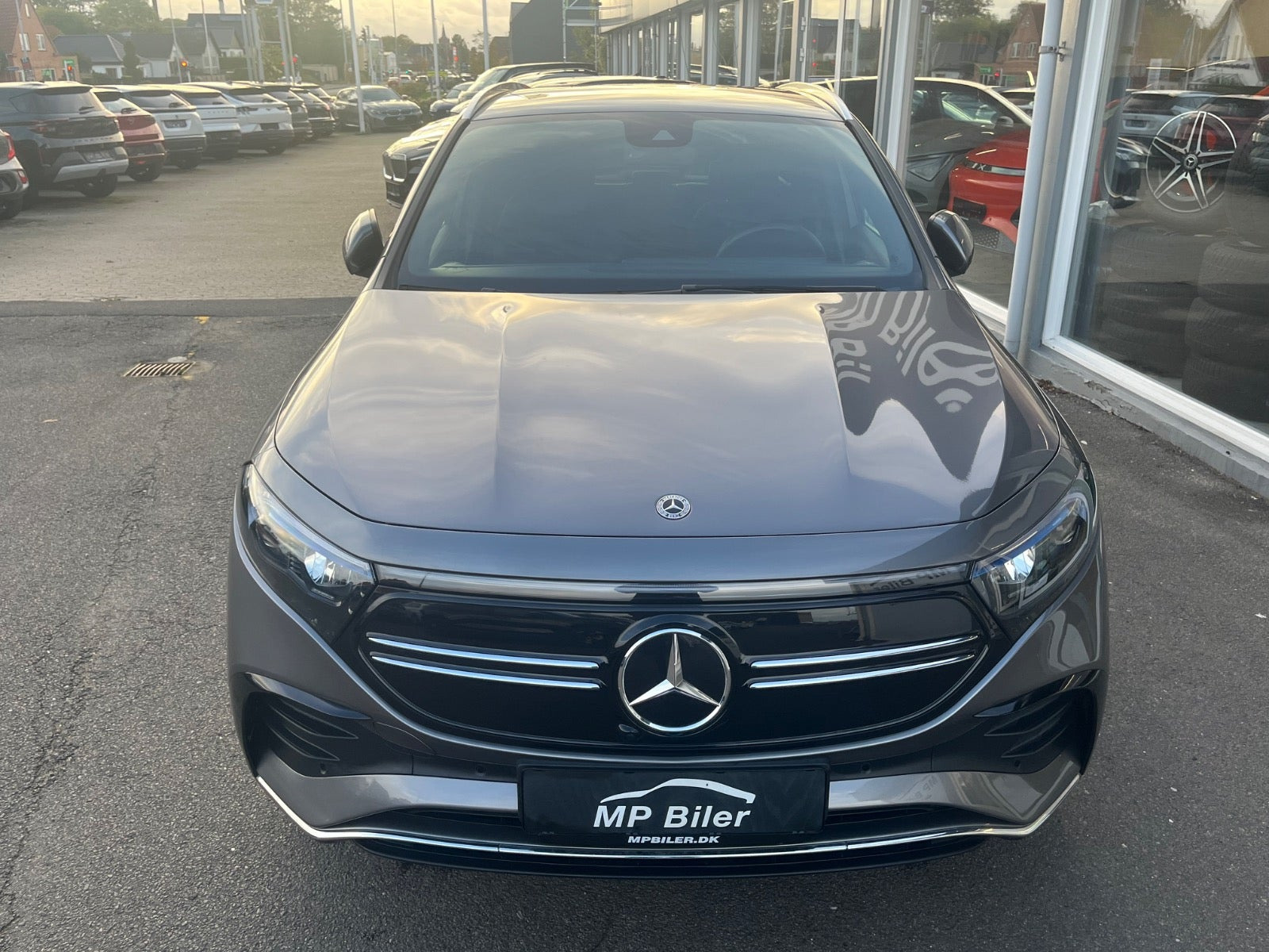 Sølv Mercedes EQA300 fra 2024