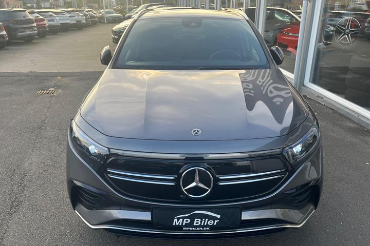 Sølv Mercedes EQA300 fra 2024