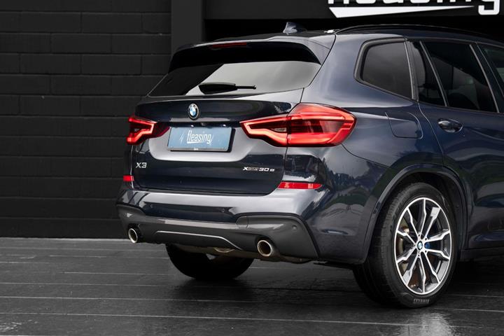 Sort BMW X3 fra 2020