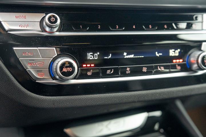 Sort BMW X3 fra 2020
