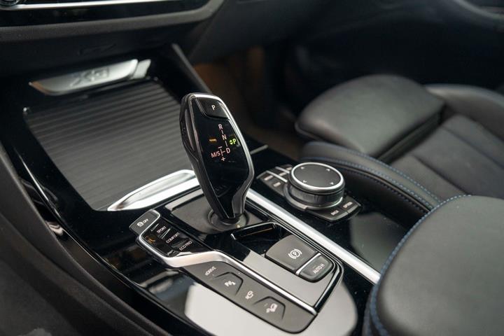 Sort BMW X3 fra 2020