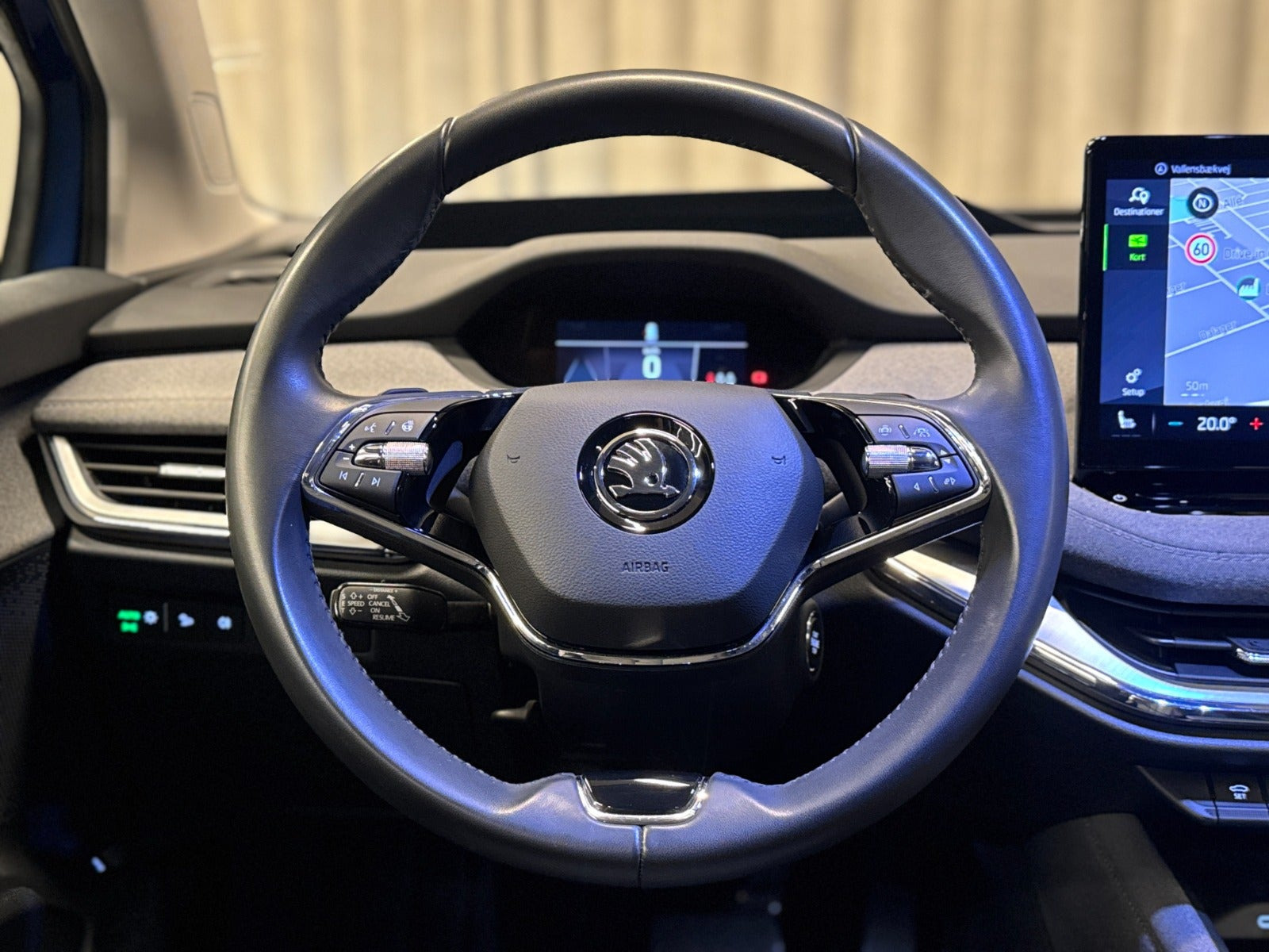 Blå Skoda Enyaq fra 2023