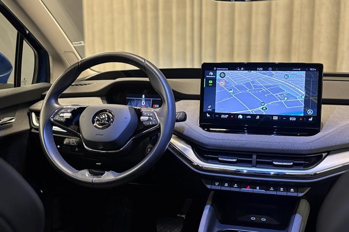 Blå Skoda Enyaq fra 2023