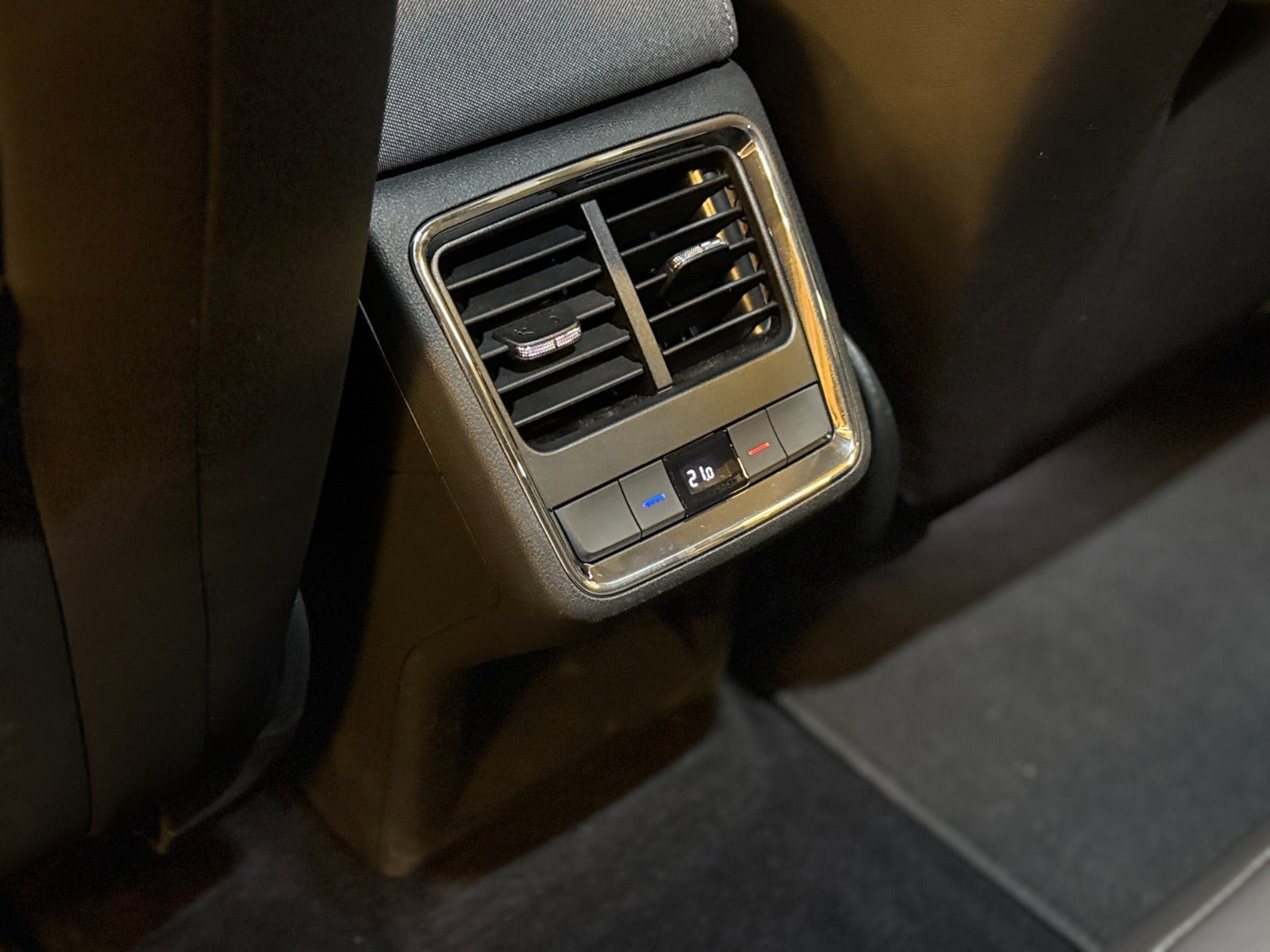 Blå Skoda Enyaq fra 2023