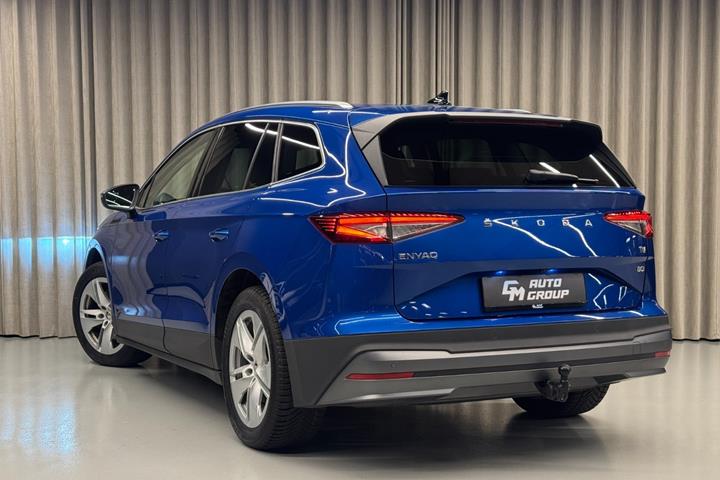 Blå Skoda Enyaq fra 2023