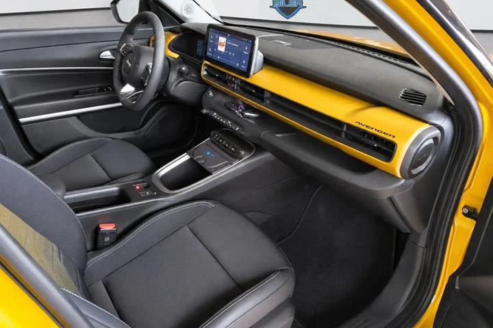 Gul Jeep Avenger fra 2023