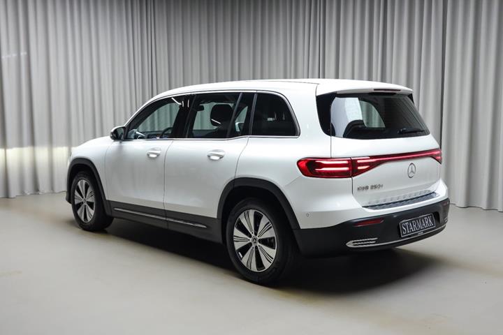 Hvid Mercedes EQB250+ fra 2026