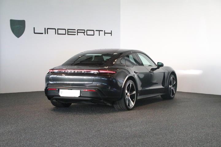 Grå Porsche Taycan 4S fra 2021