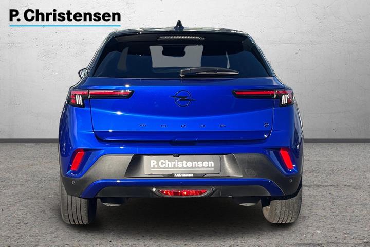 Blå Opel Mokka-e fra 2025