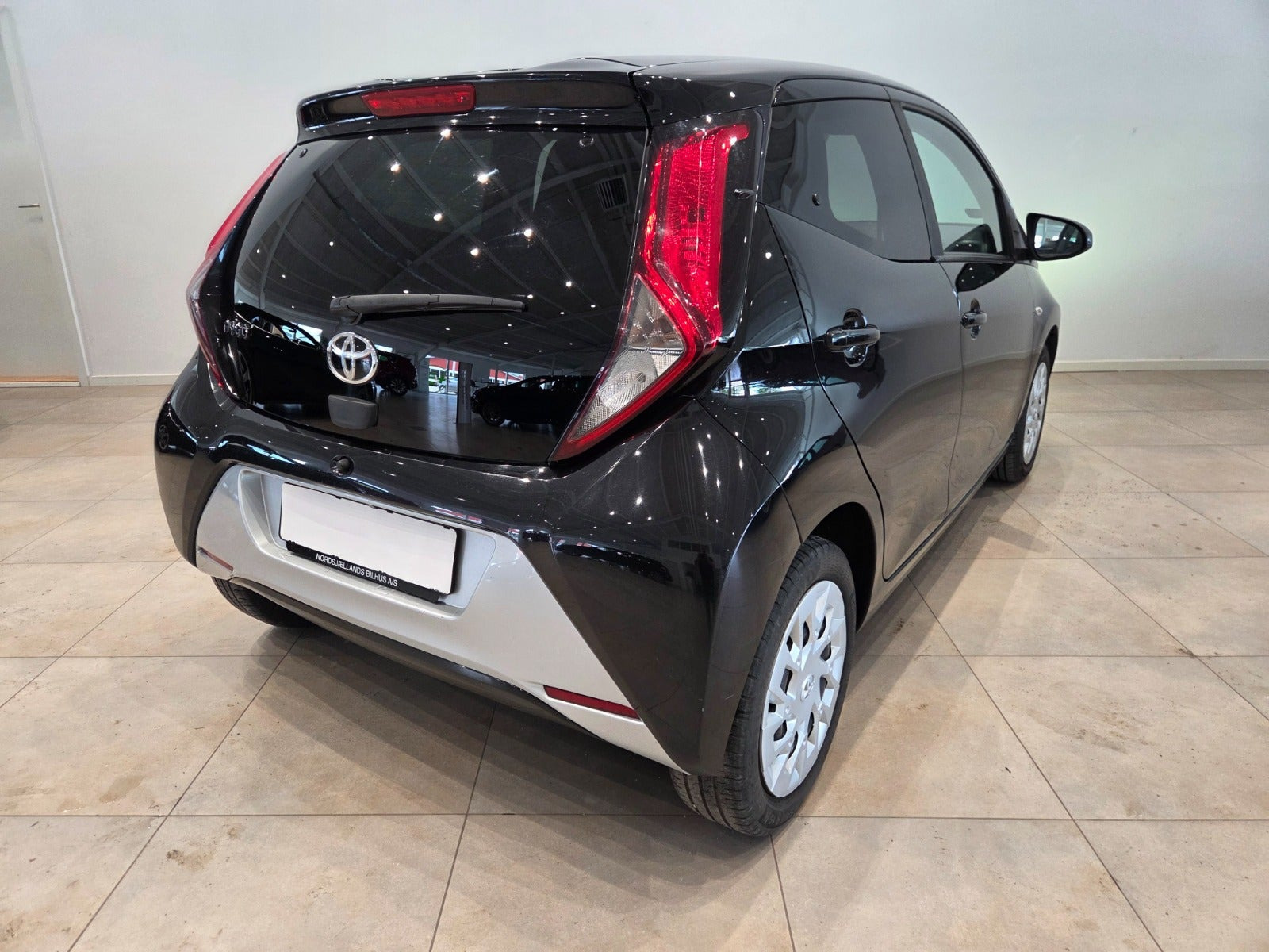 Sort Toyota Aygo fra 2019