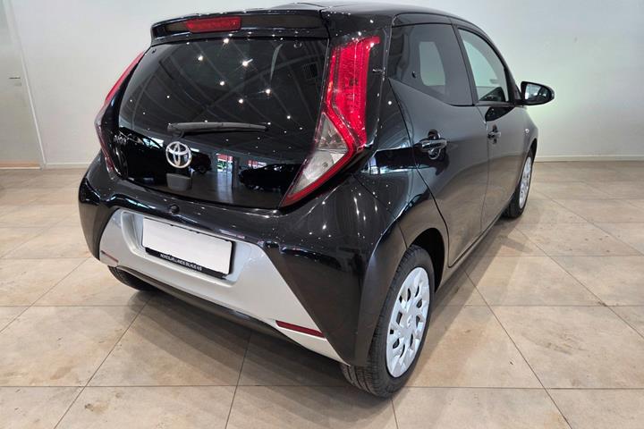 Sort Toyota Aygo fra 2019